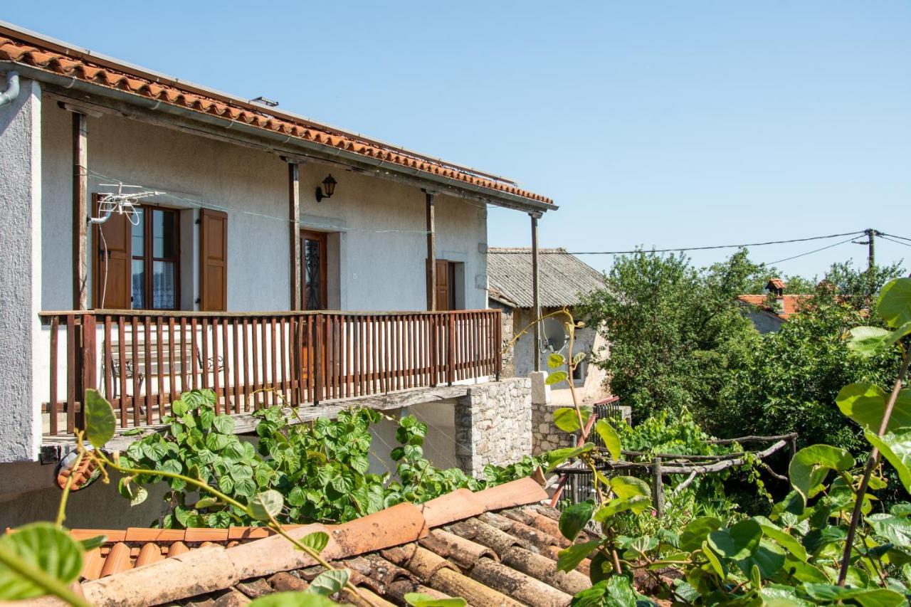 Apartma Na Skdnu Dutovlje Esterno foto