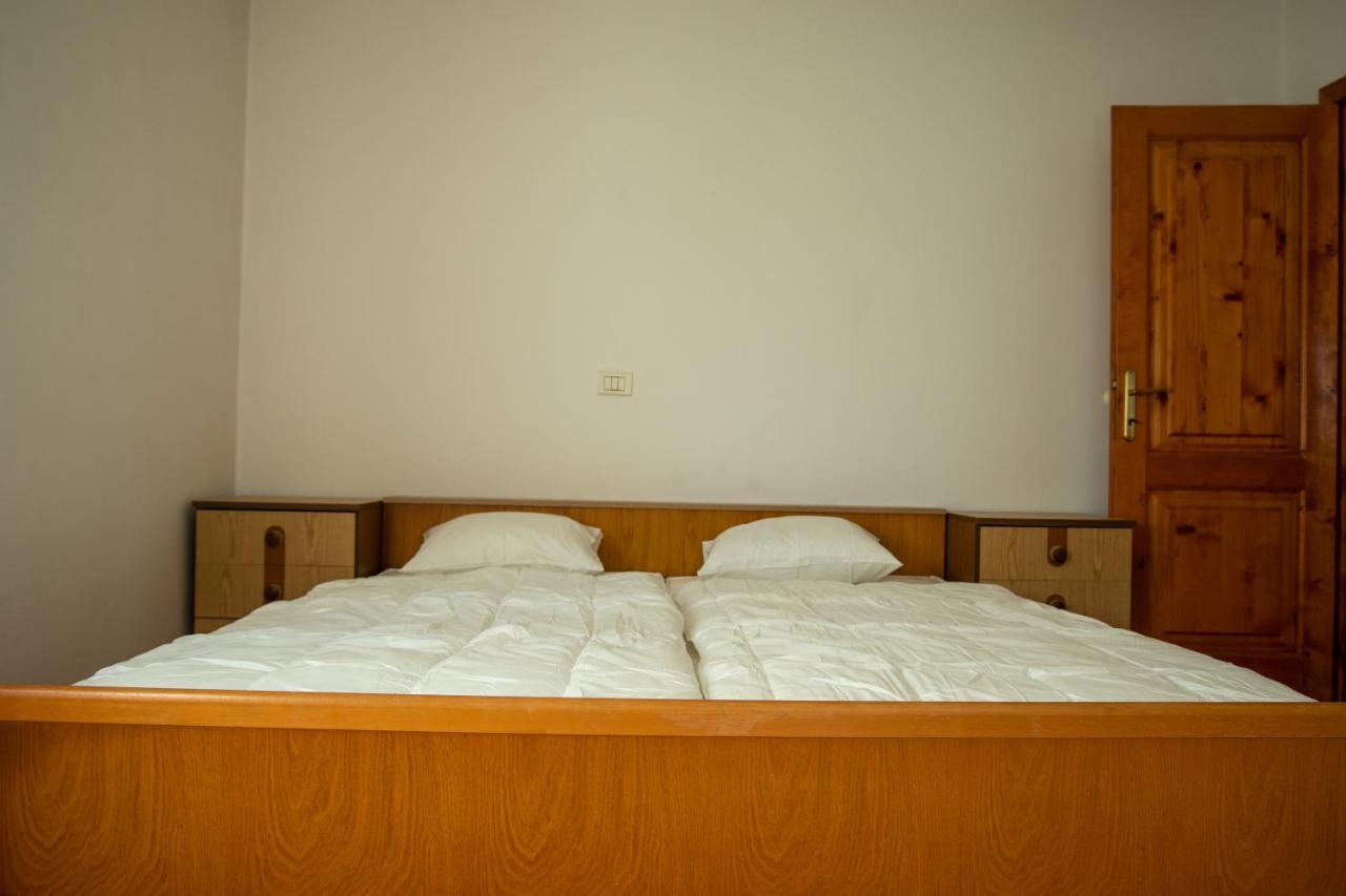 Apartma Na Skdnu Dutovlje Esterno foto