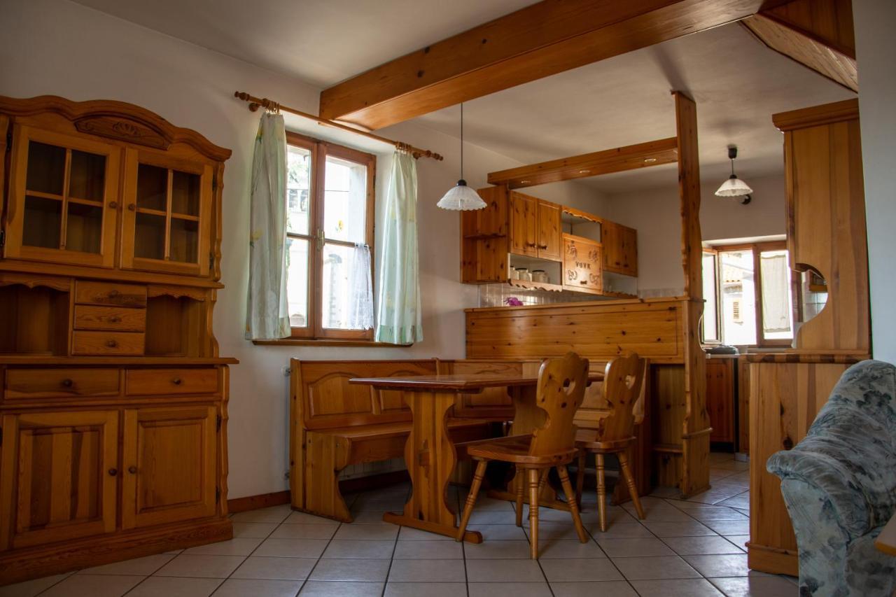 Apartma Na Skdnu Dutovlje Esterno foto
